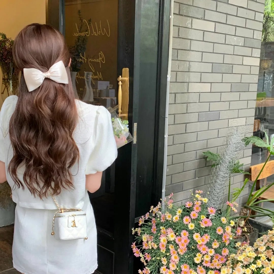 何百芮的地狱毒白